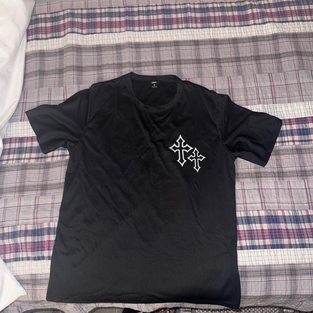 Medium Men shirt 
Never used never worn